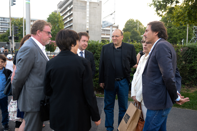 Devant l'hôtel du Département